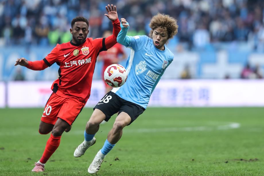 [图]加布里埃尔破门 上海海港赢球获利中超三连冠